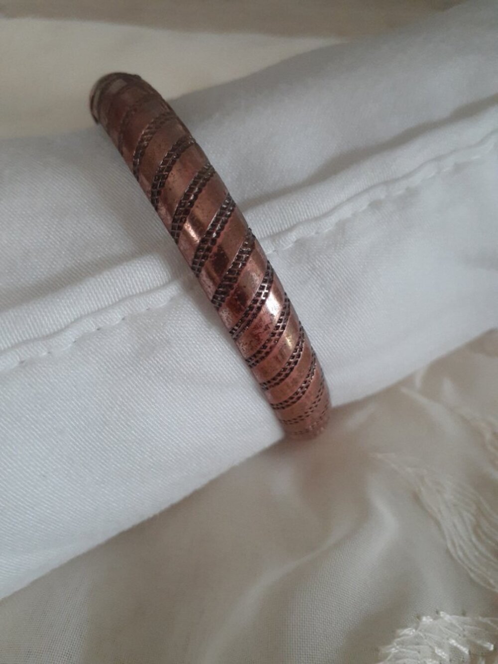 VINTAGE COPPER HAMMERED HOLE BRACELET